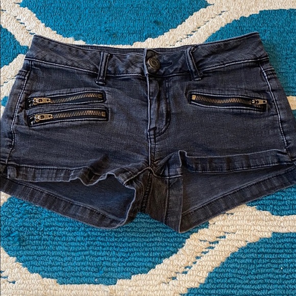 AEO BLACK ZIPPER DETAIL SHORTS